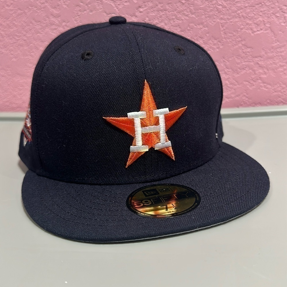 Houston Astros New Era Fitted Hat, 2022 world Series Champions side Patch! New!